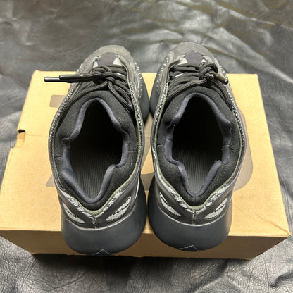 Yeezy 700 V3 Alvah (Pre-Owned) (10)