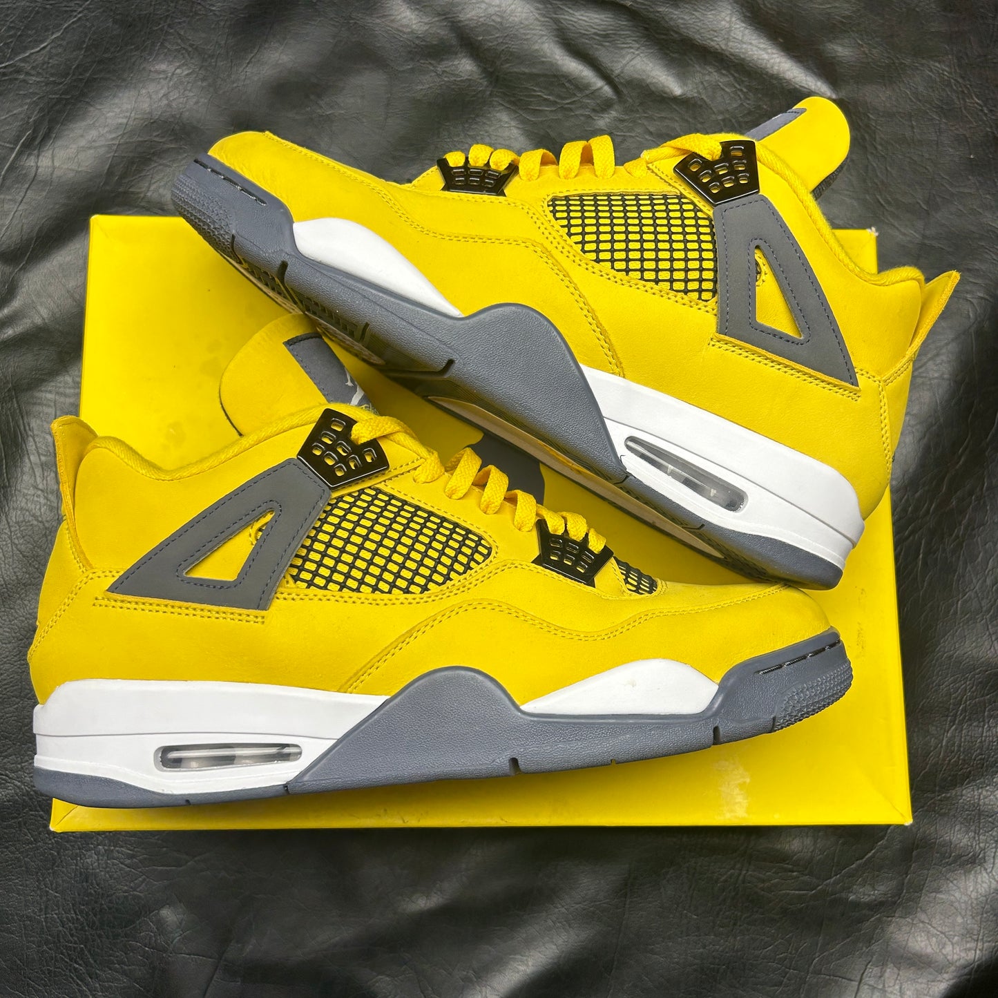 Jordan 4 Retro Lightning (Pre-Owned) Size 13