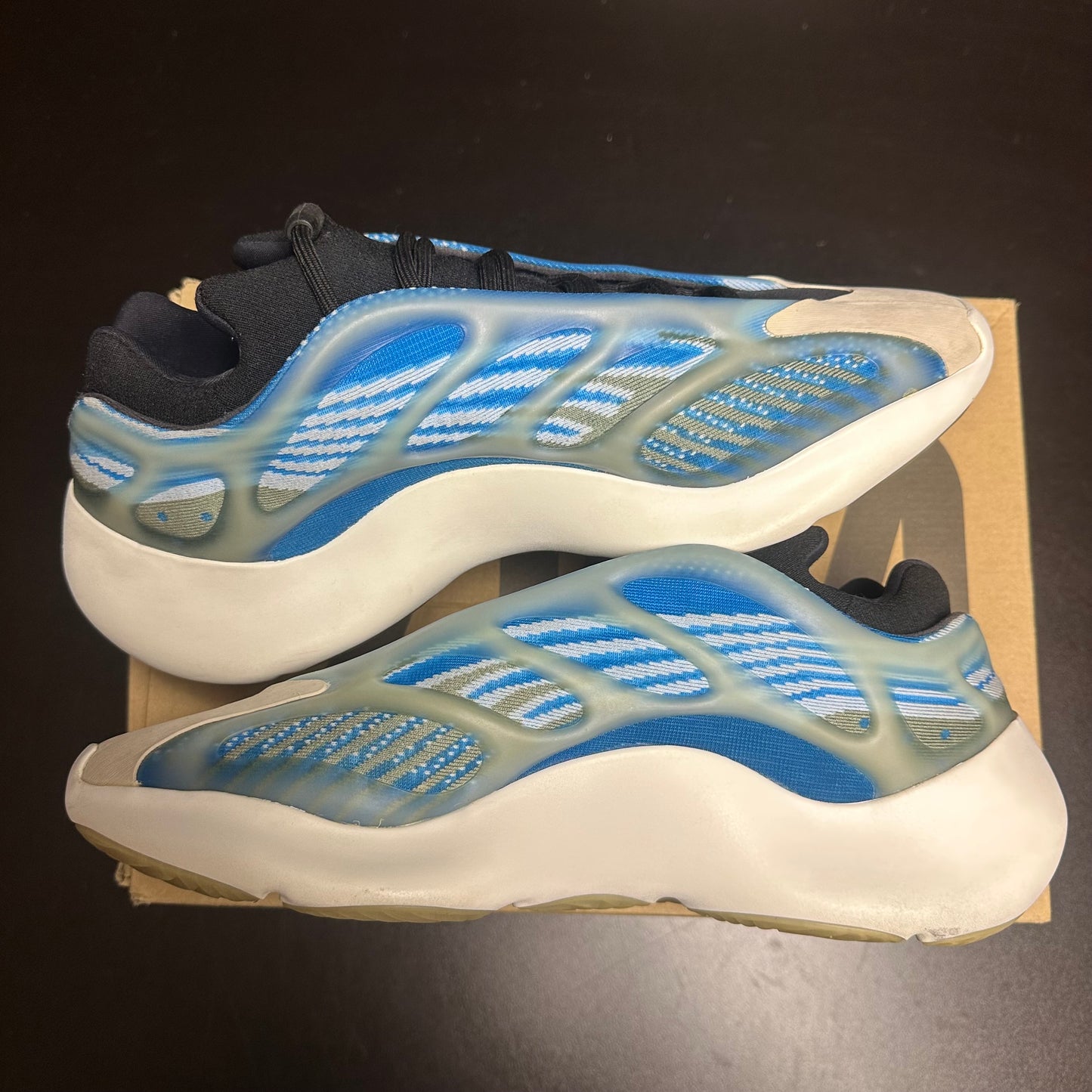 Yeezy 700 V3 Azareth (Pre-Owned) (11)