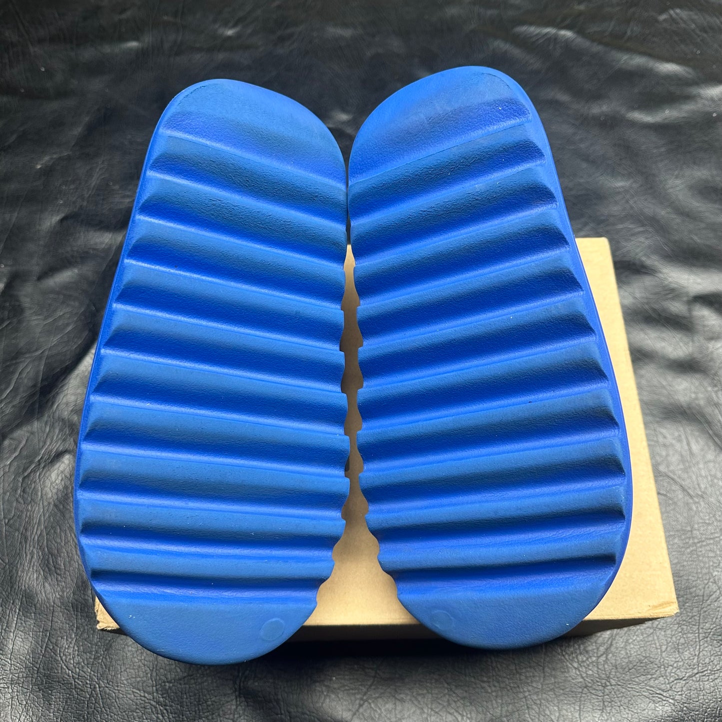 Yeezy Slide Azure (Pre-Owned) (8)