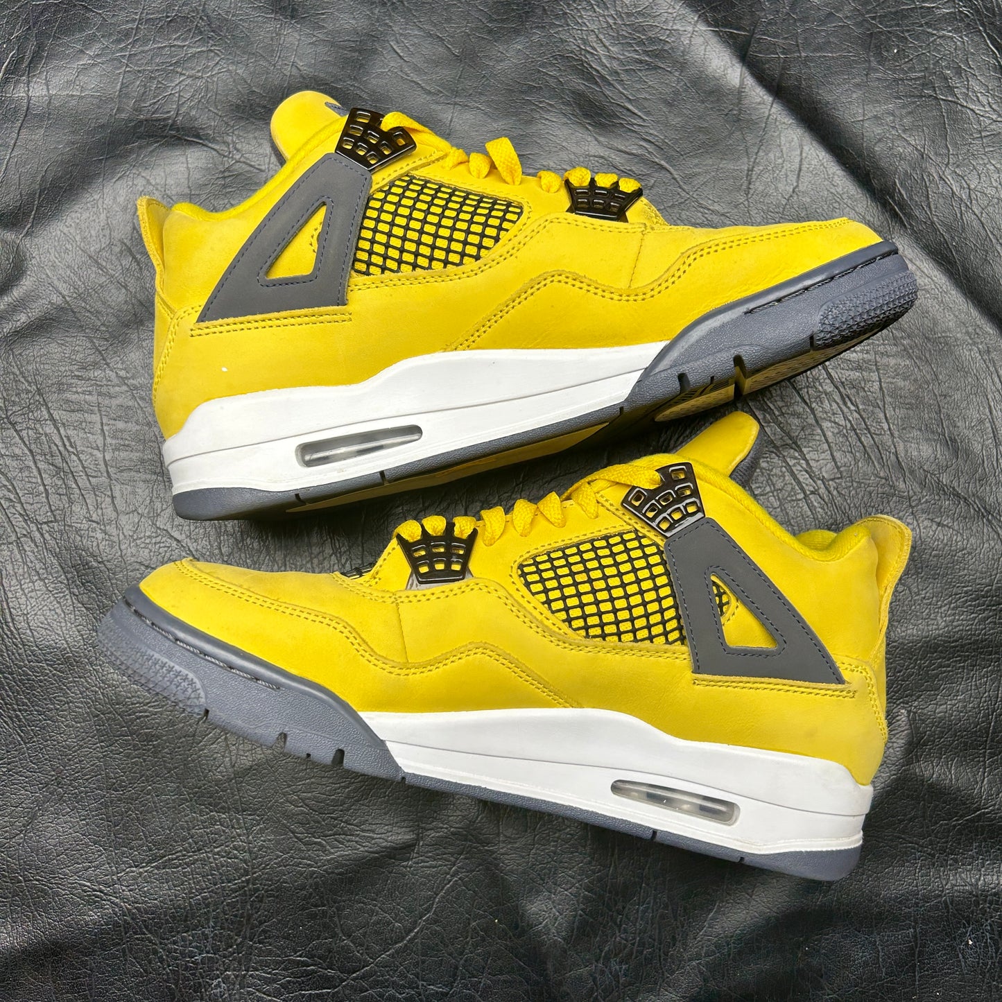 Jordan 4 Retro Lightning (Pre-Owned) Size 9.5