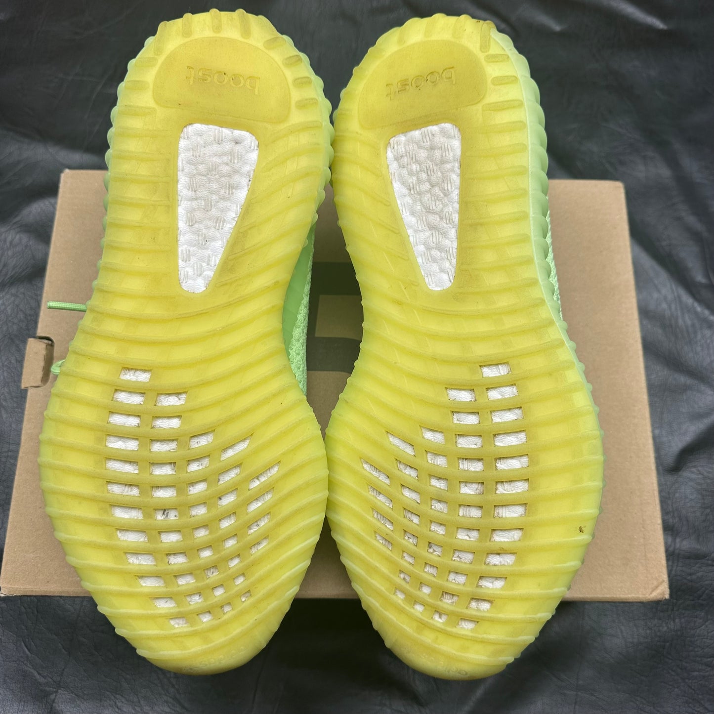 Yeezy Boost 350 V2 Glow (Pre-Owned) (10)