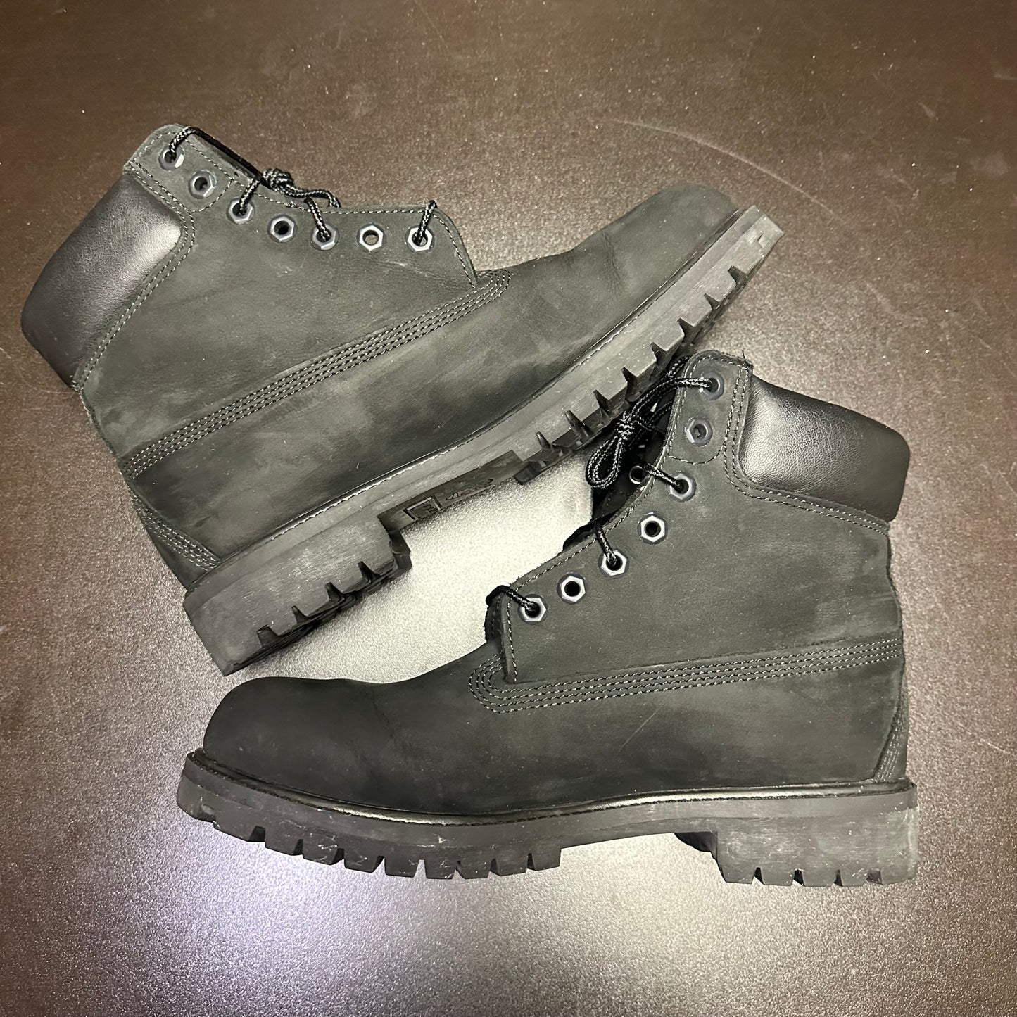 Timberland 6” Premium Black (Pre-Owned) (8.5) *NO BOX*