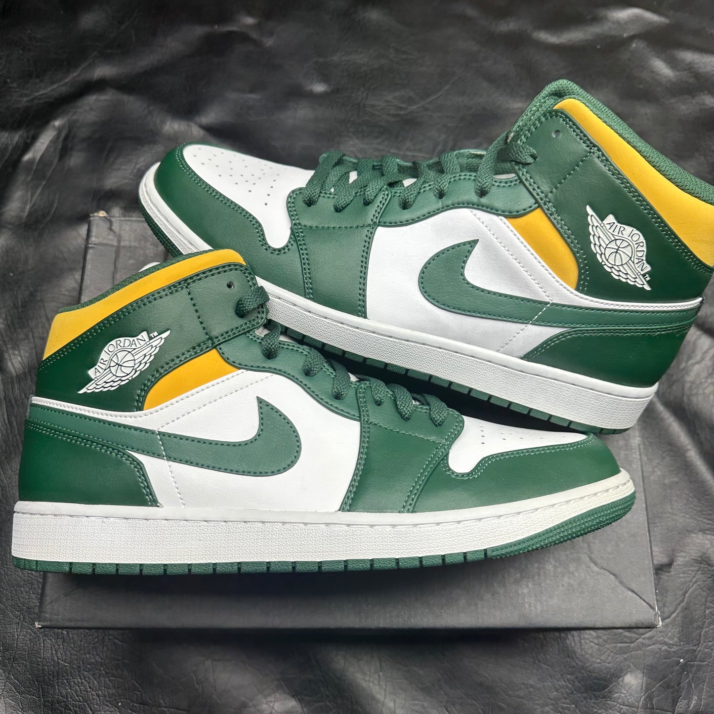 Jordan 1 Mid Sonics