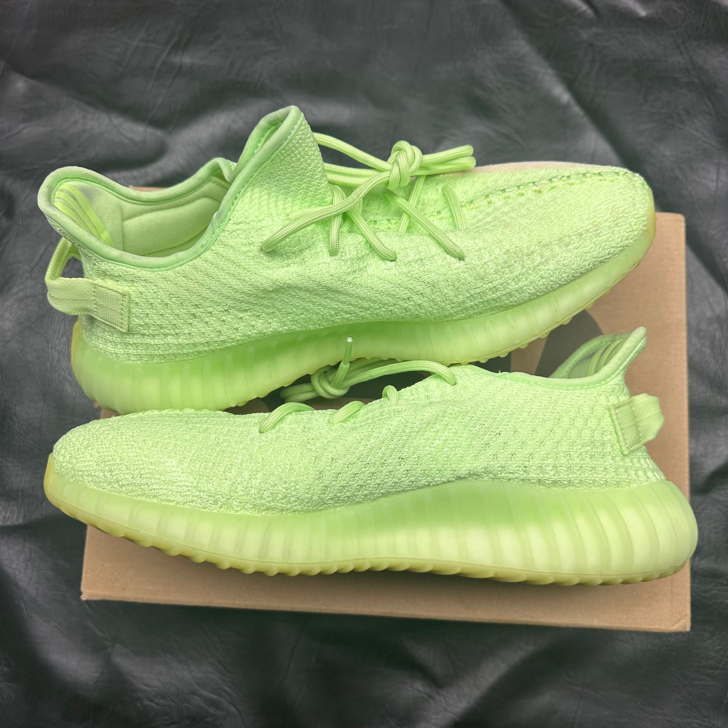 Yeezy Boost 350 V2 Glow (Pre-Owned) (10)