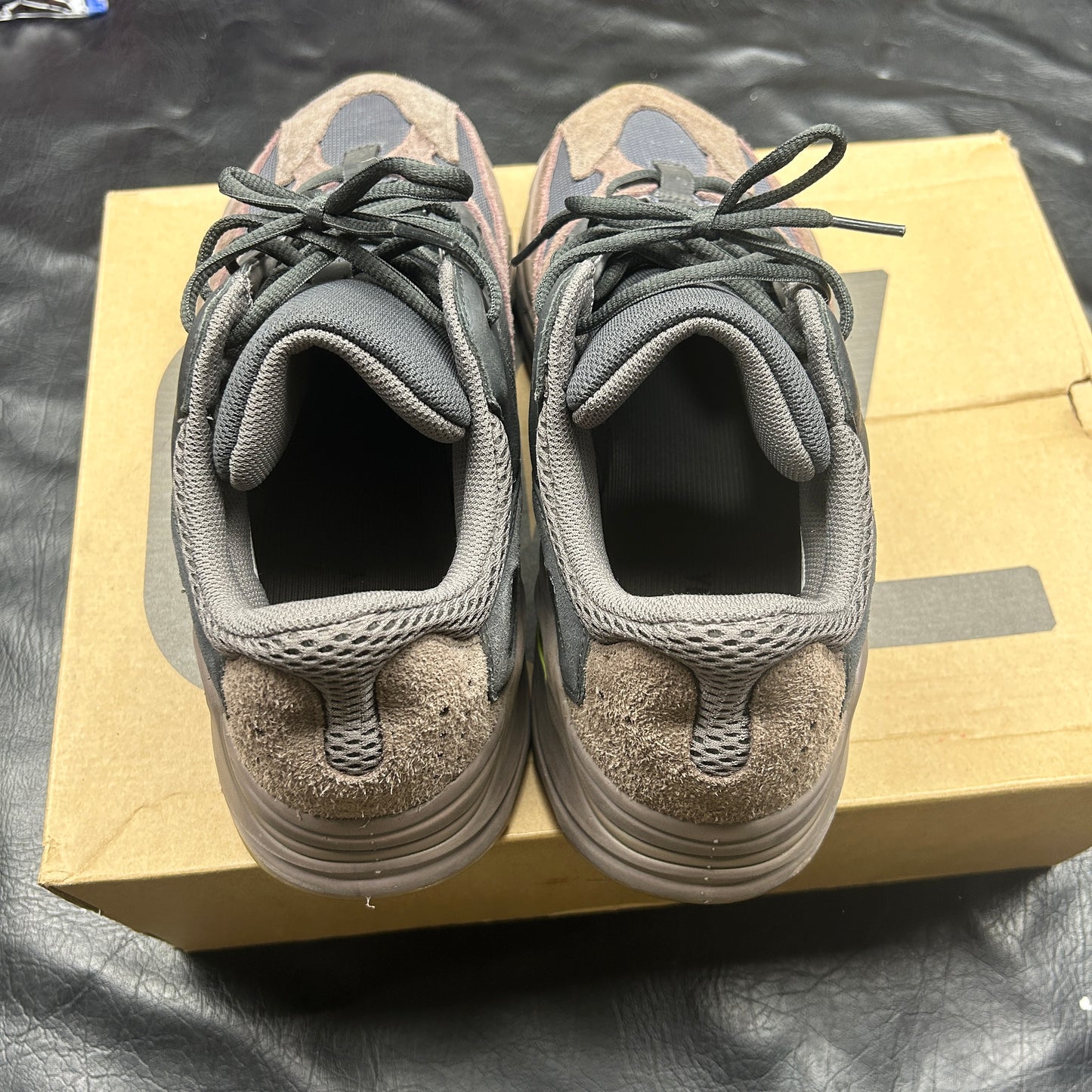 Yeezy 700 Mauve (Pre-Owned) Size 13