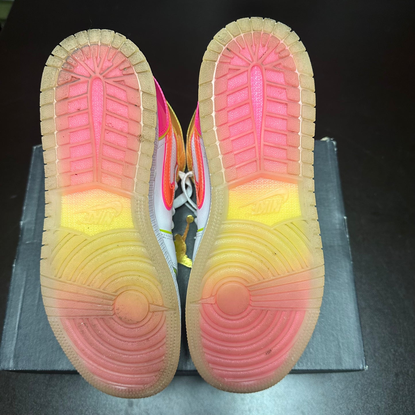 Jordan 1 Mid Edge Glow (Pre-Owned) (5.5)