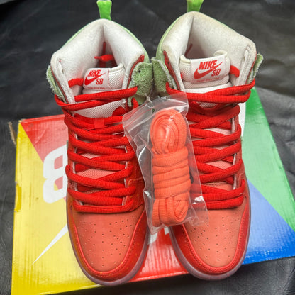 Nike Dunk High SB Strawberry Cough