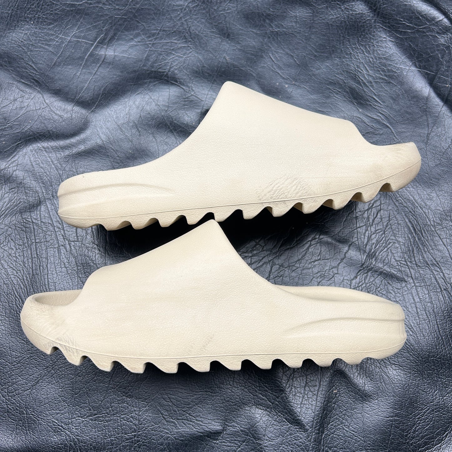 Yeezy Slide Bone 2022 (Pre-Owned) Size 10