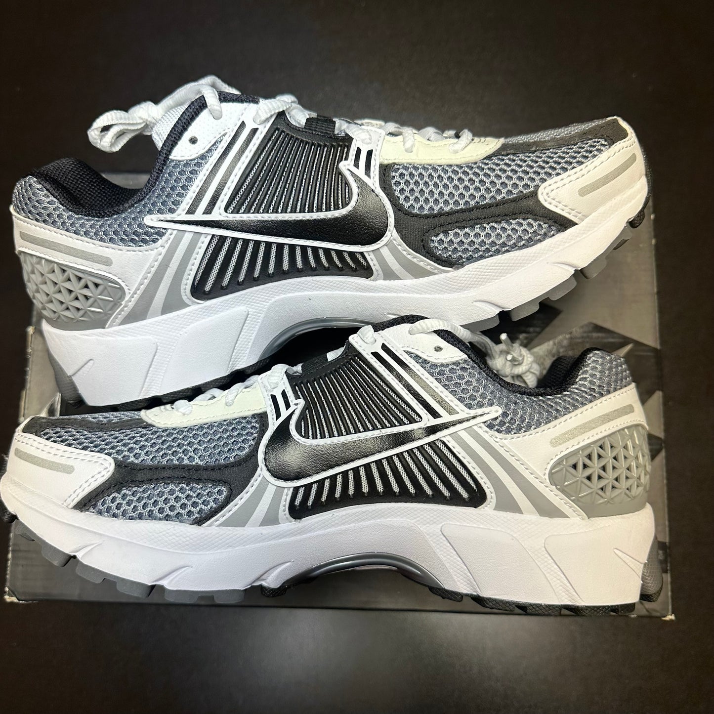 Nike Zoom Vomero 5 Dark Grey Black White