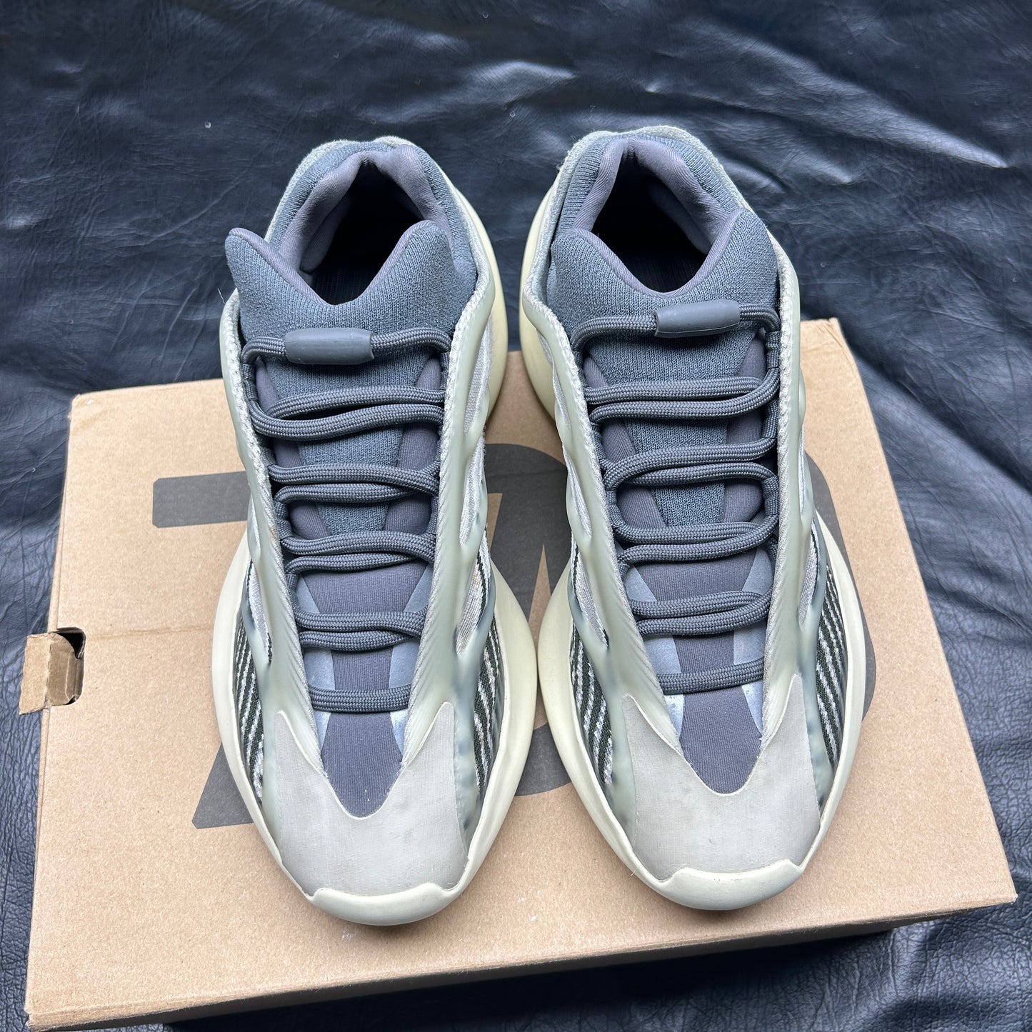 Yeezy 700 V3 Fade Salt (Pre-Owned) Size 7