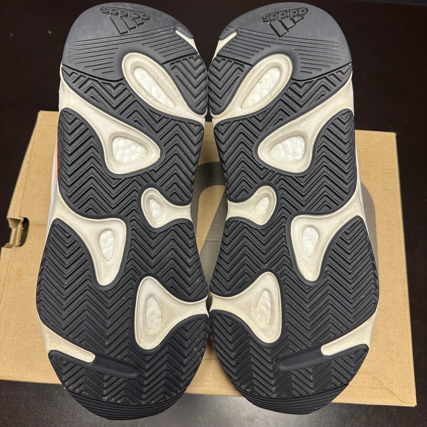 Yeezy 700 Wave Runner (Pre-Owned) (11)