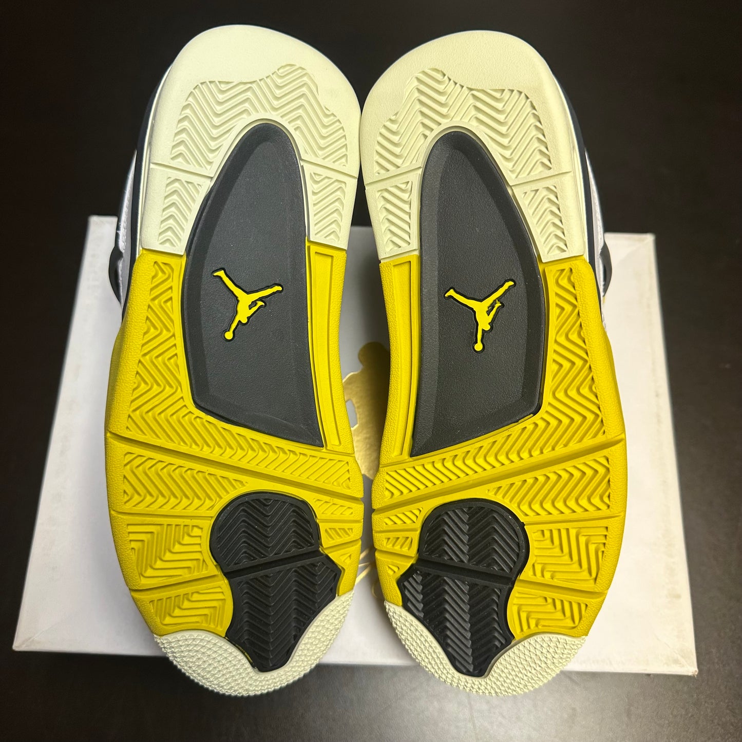 Jordan 4 Retro Vivid Sulfur (W)