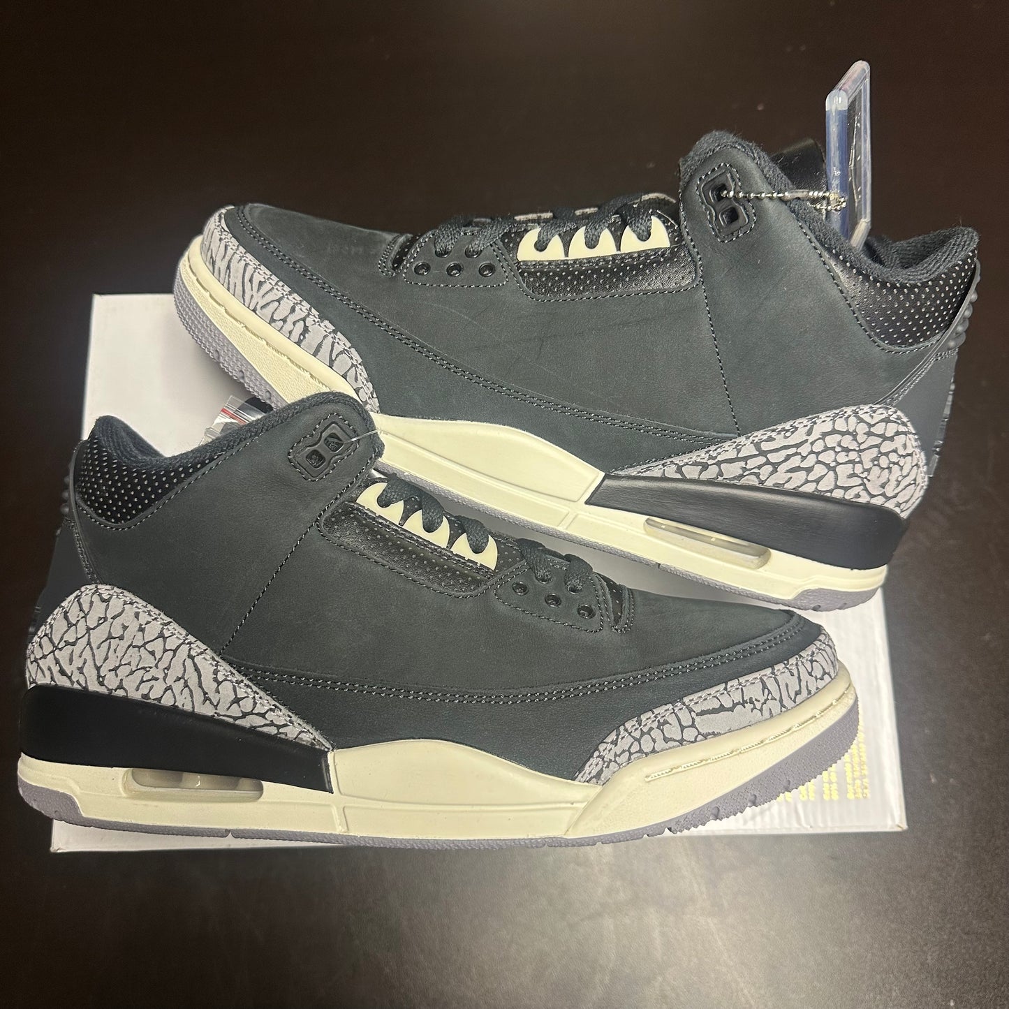 Jordan 3 Retro Off Noir (W) *NO BOX LID*