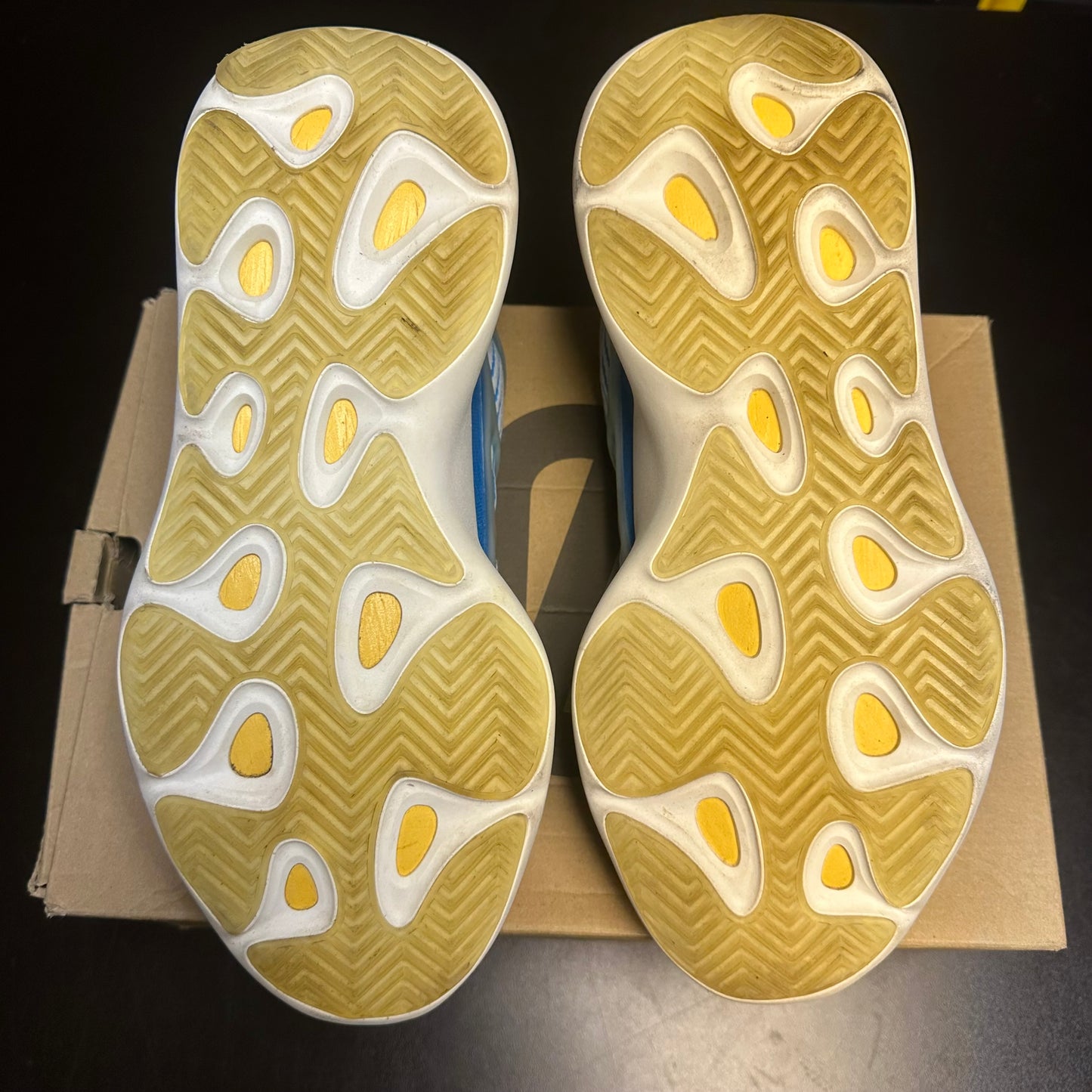 Yeezy 700 V3 Azareth (Pre-Owned) (11)