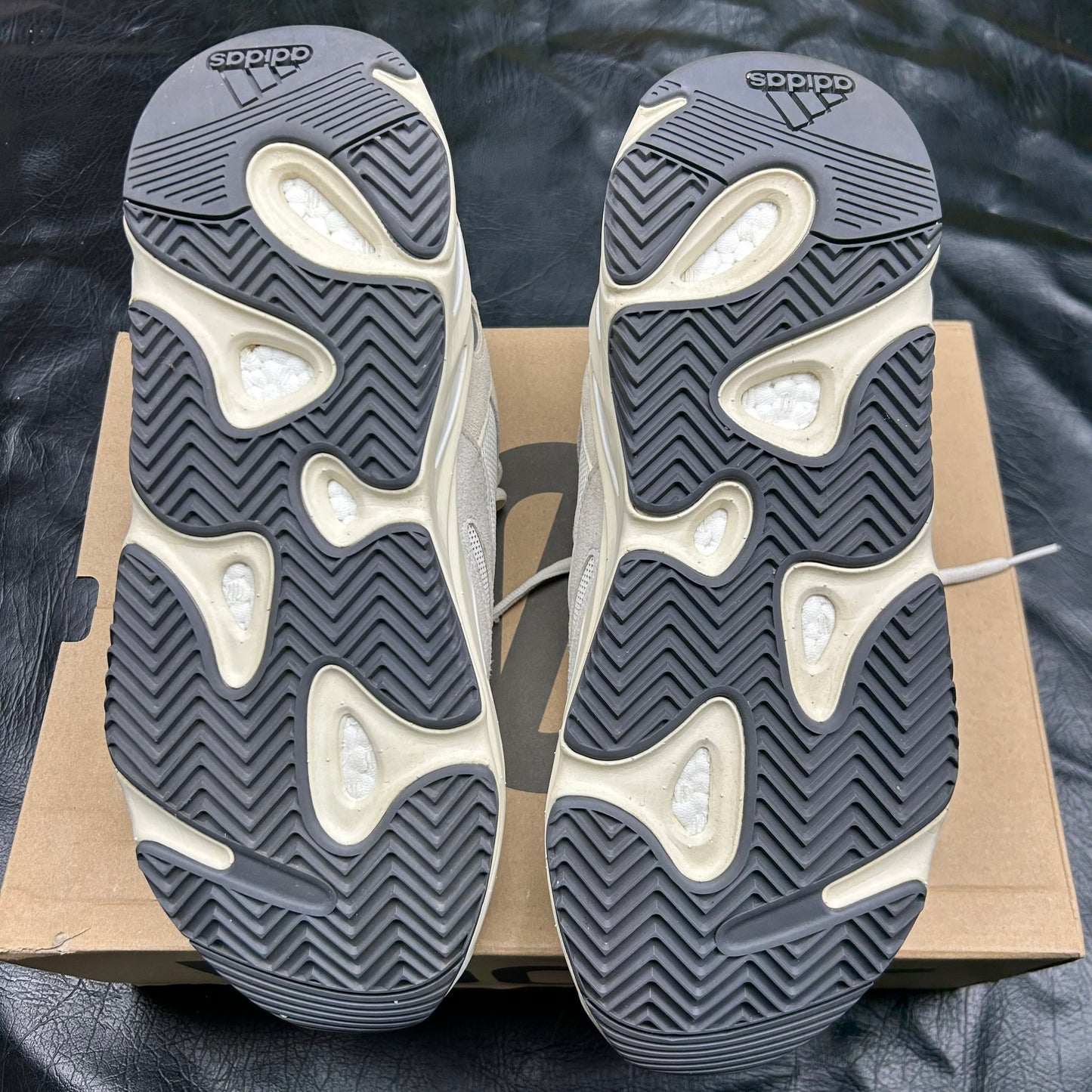 Yeezy 700 Analog (Pre-Owned) (13)