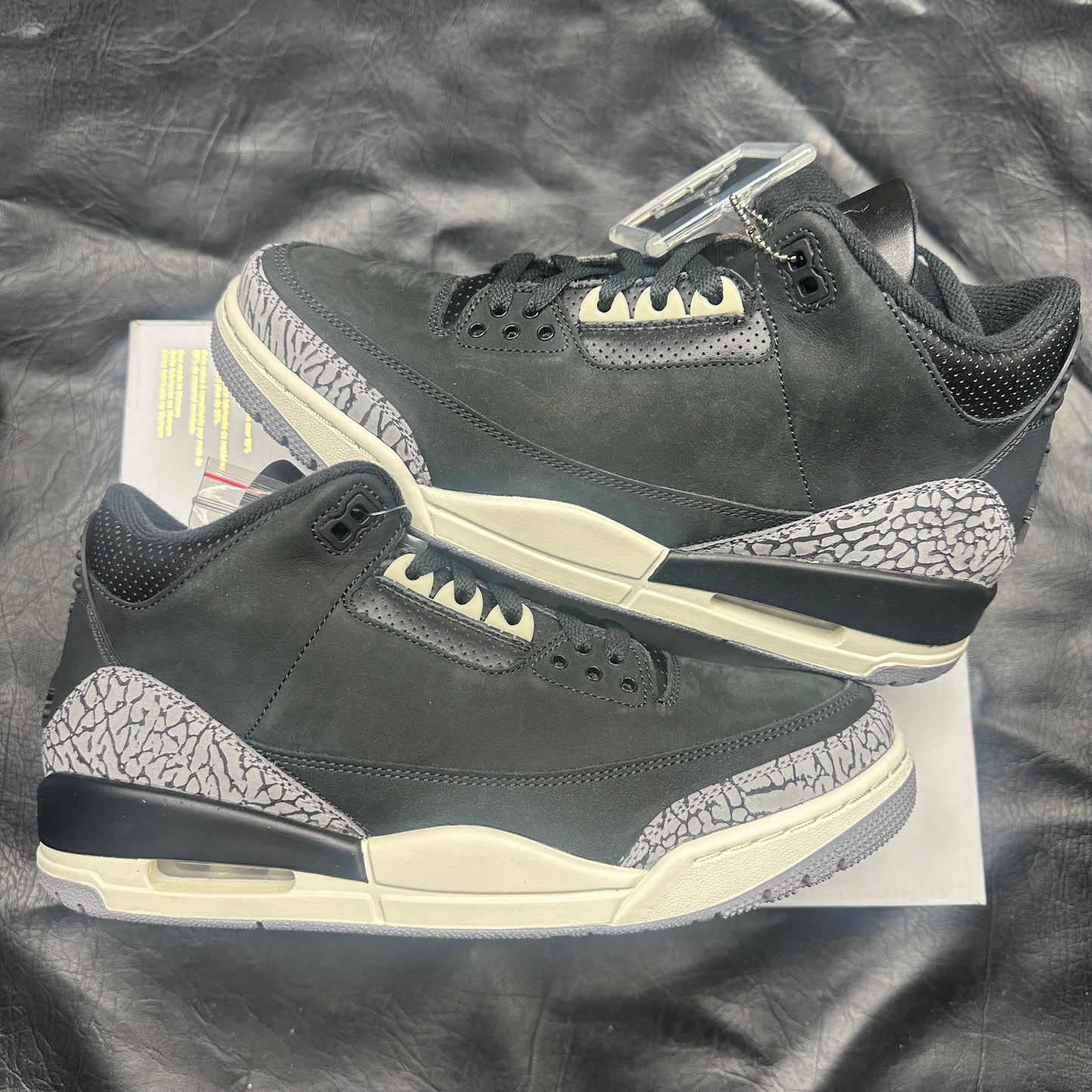 Jordan 3 Retro Off Noir (W) *NO BOX LID*