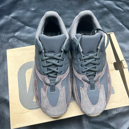 Yeezy 700 Mauve (Pre-Owned) Size 11