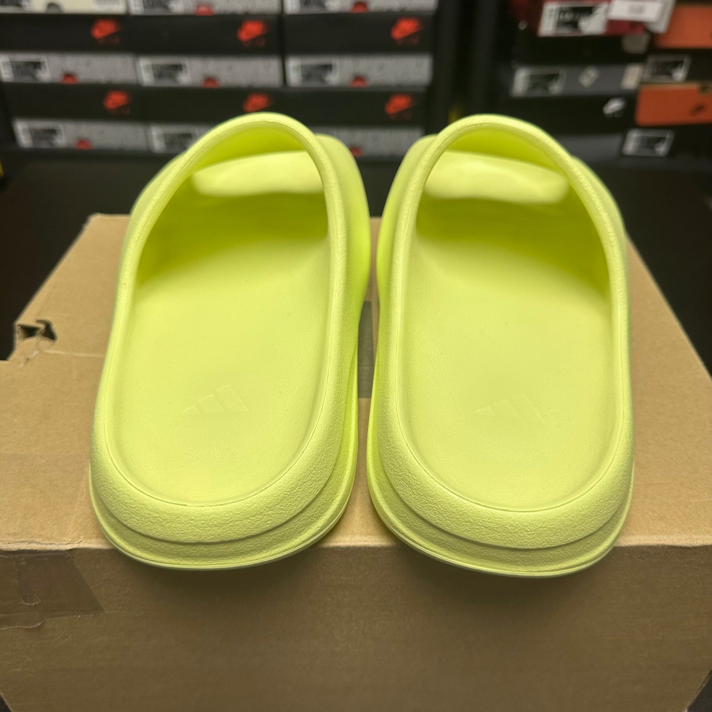 Yeezy Slide Glow (Pre-Owned) (12)