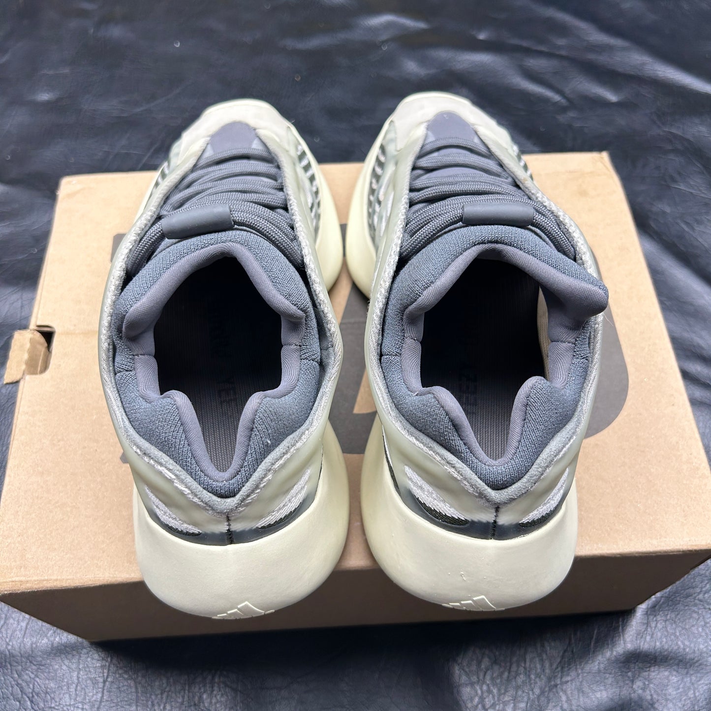 Yeezy 700 V3 Fade Salt (Pre-Owned) Size 7