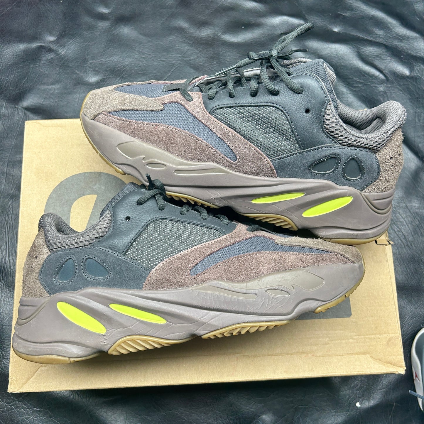 Yeezy 700 Mauve (Pre-Owned) Size 13