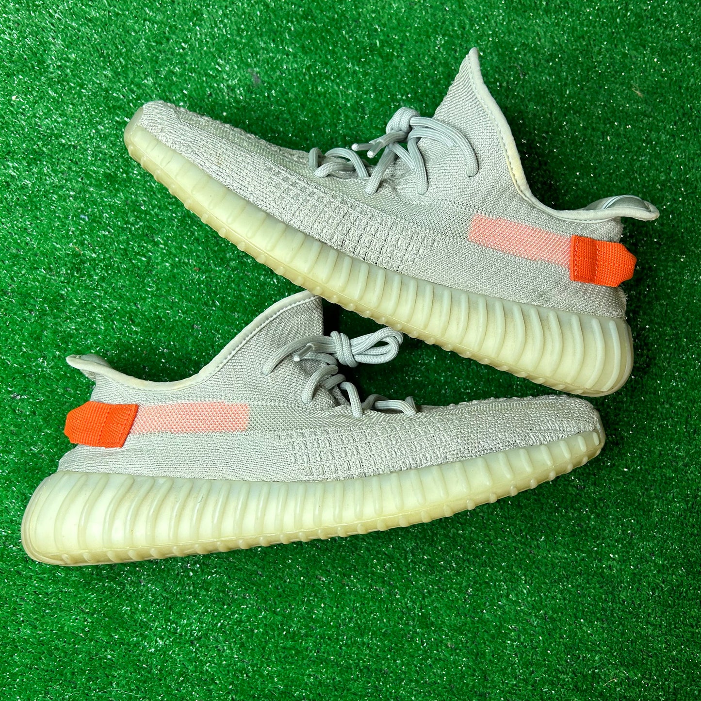 Yeezy Boost 350 V2 Tail Light (Pre-Owned)